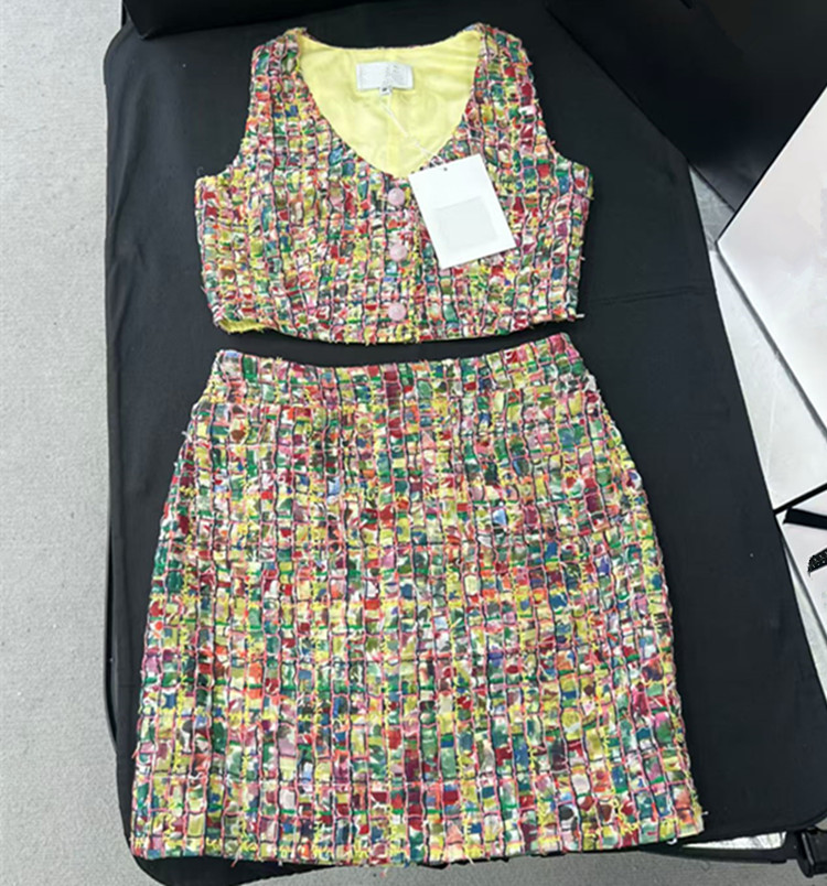Clothing Style Winter - Maßgeschneiderte europäische Damen-Wintermode 2026: Farbenfrohes ärmelloses